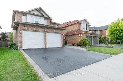 Detached in Whitby