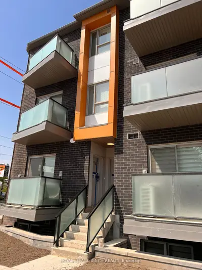 Condo Townhouse in Toronto