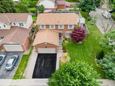 Detached in Whitby