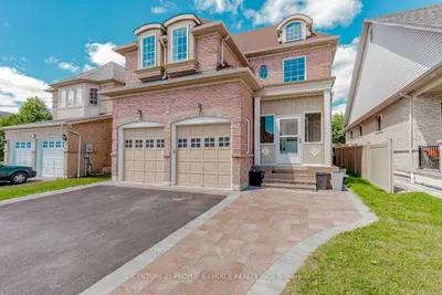 8 Nieuwendyk Street, Whitby, On L1p 1v4