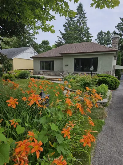 889 Parklane Avenue, Oshawa, On L1g 1n7