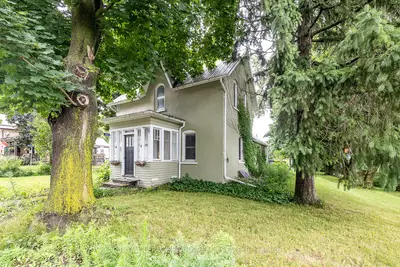 Detached in Scugog