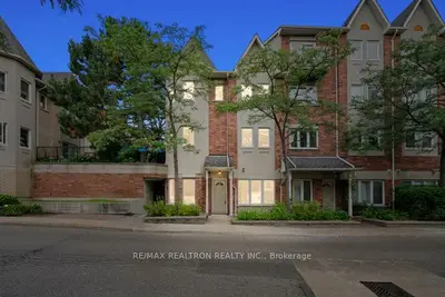 Condo Townhouse in Toronto