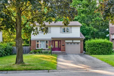 1124 Lobelia Court, Oshawa, On L1g 3h4