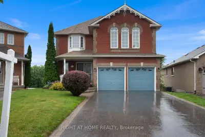 Detached in Scugog