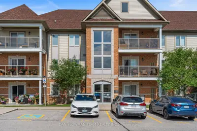 120 Aspen Springs Drive 102, Clarington, On L1c 0g7