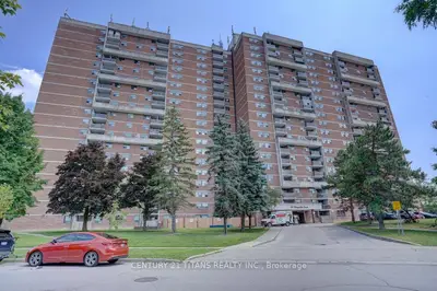 100 Wingarden Court W 1715, Toronto E11, On M1b 2p4