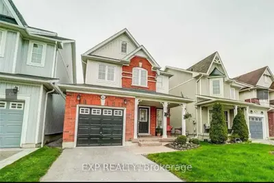 Detached in Whitby