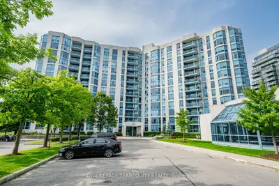 Condo Apartment in Whitby