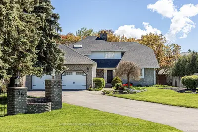 19 Hanover Court, Whitby, On L1n 7j1