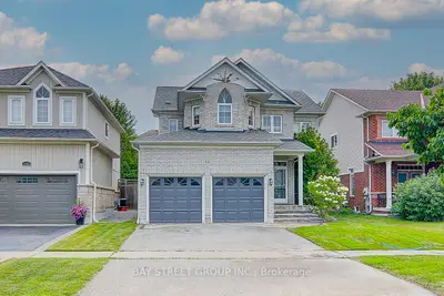 Detached in Oshawa
