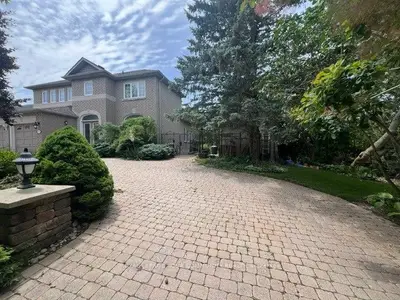 176 Elizabeth Street Lower, Ajax, On L1t 3s5