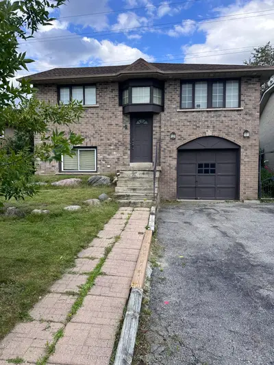 Detached in Whitby