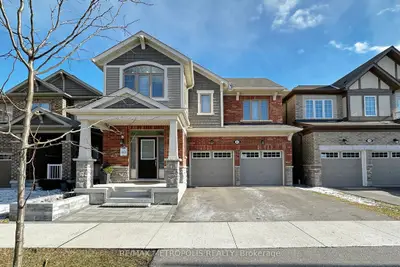 Detached in Whitby