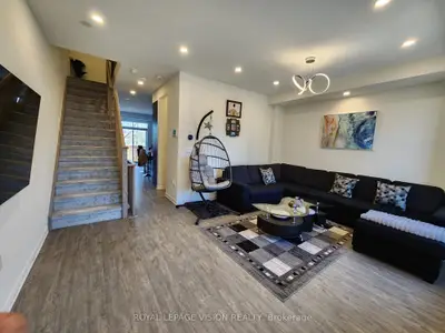 35 Healthcote Lane, Ajax, On L1z 1e4