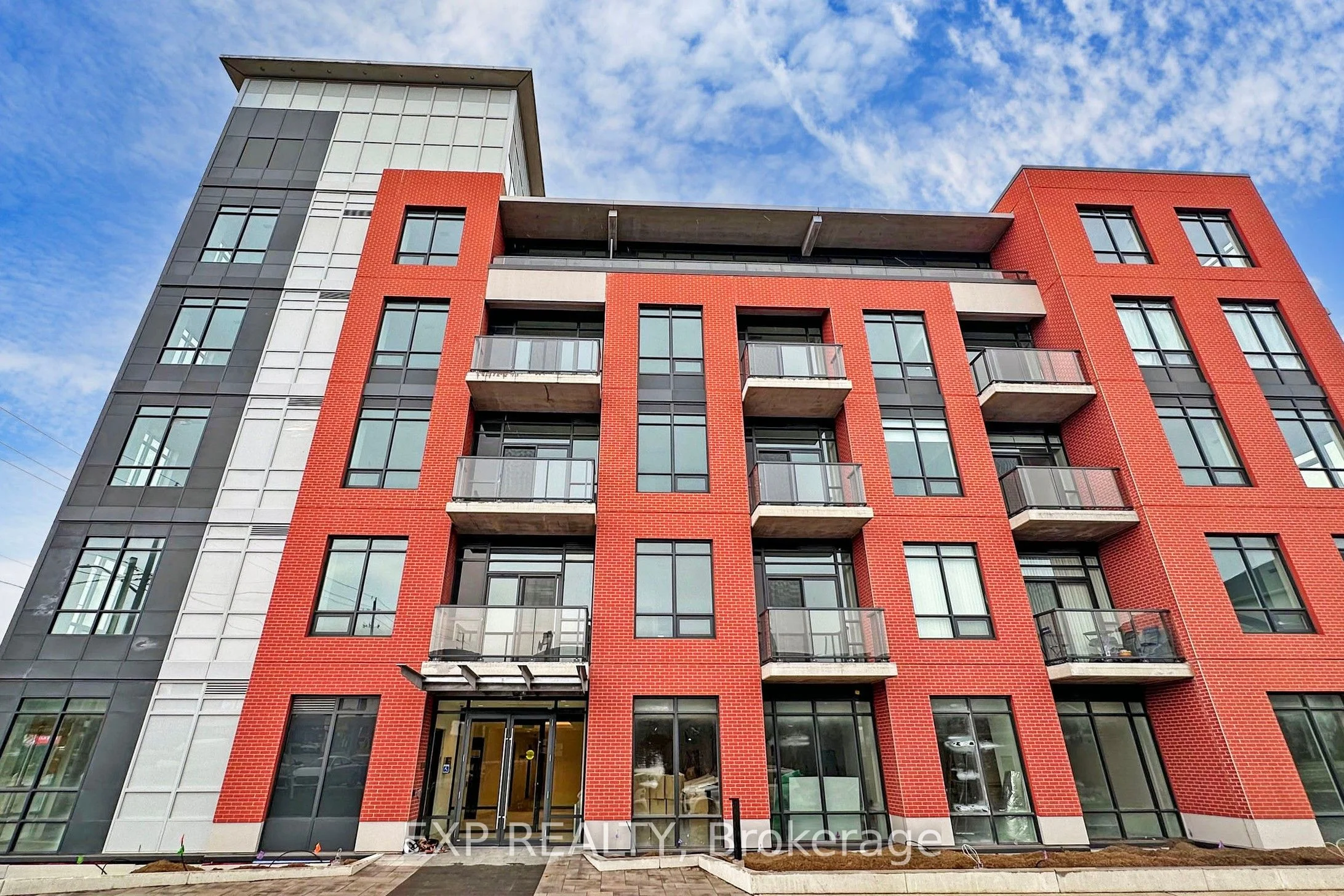 Condo Apartment in Whitby
