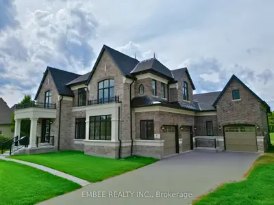 Detached in Scugog