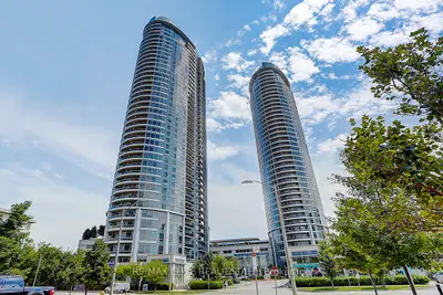 135 Village Green Square 1717, Toronto E07, On M1s 0g4