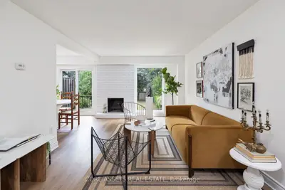Att/Row/Townhouse in Toronto
