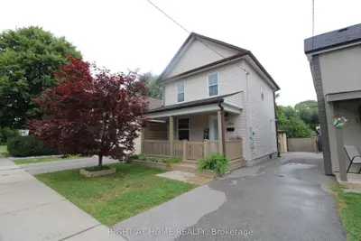 Detached in Oshawa