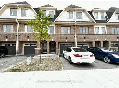 Condo Townhouse in Oshawa