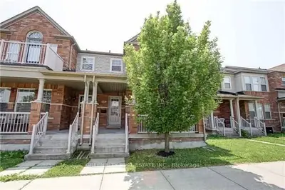 Att/Row/Townhouse in Toronto