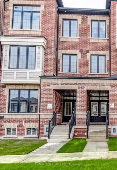 Att/Row/Townhouse in Pickering