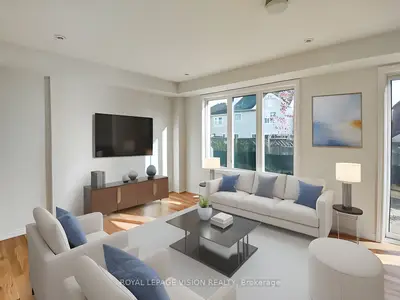 Att/Row/Townhouse in Whitby
