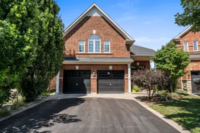 Detached in Whitby