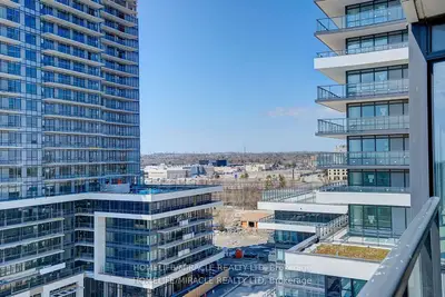 Condo Apartment in Pickering