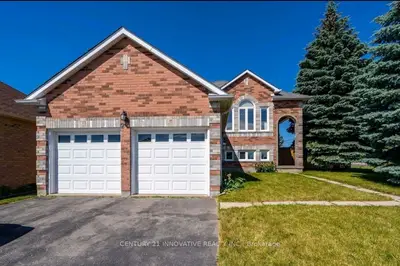 Detached in Whitby