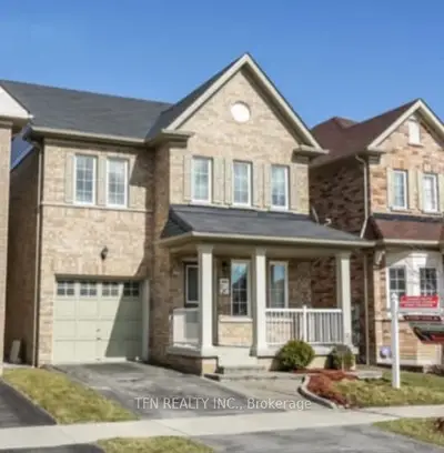 Detached in Whitby