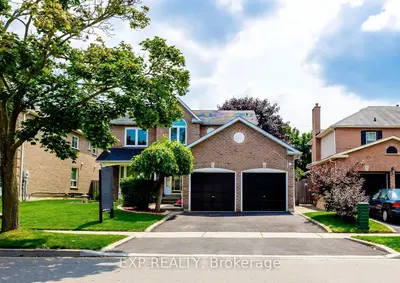 Detached in Whitby