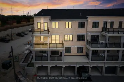 Condo Townhouse in Clarington