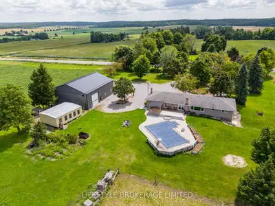Detached in Scugog