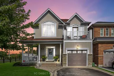 Detached in Whitby