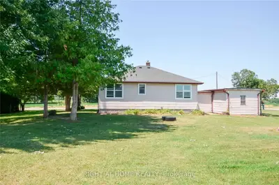 Detached in Scugog