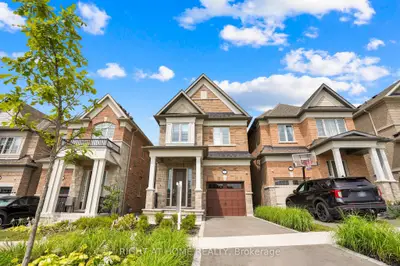 Detached in Whitby