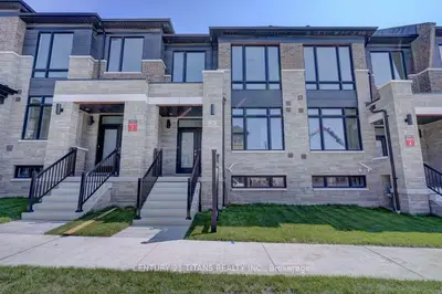 Att/Row/Townhouse in Pickering