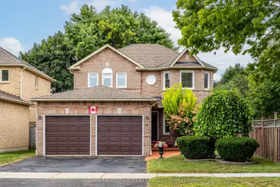 Detached in Whitby