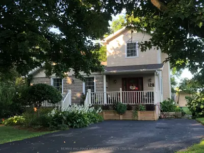 Detached in Whitby