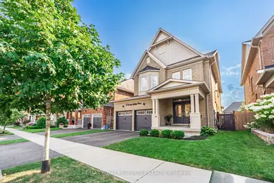 Detached in Whitby