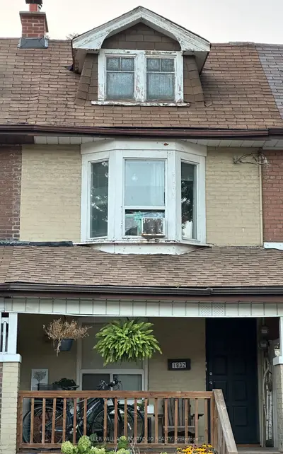 Att/Row/Townhouse in Toronto
