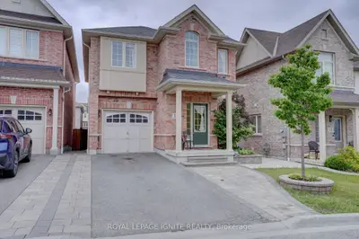 15 Holroyd Street, Ajax, On L1z 0r7