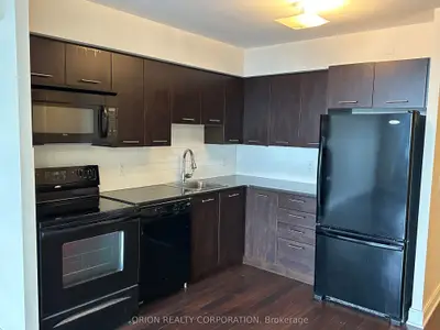 135 Village Green Square 3725, Toronto E07, On M1s 0g4