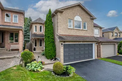 Detached in Whitby