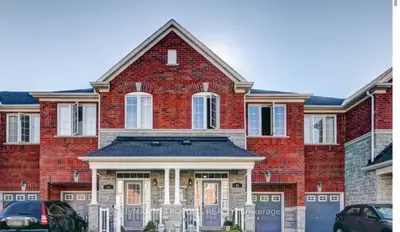 Att/Row/Townhouse in Toronto