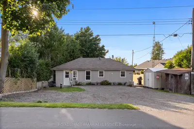 Detached in Scugog