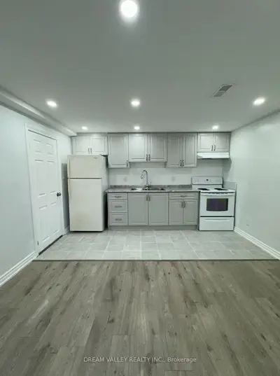 127 Cabot Street Bsmt #1, Oshawa, On L1j 5r8