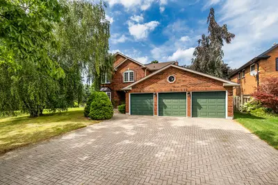 Detached in Whitby